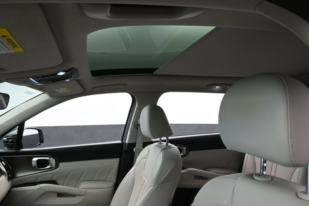 Used 2023 Kia Sorento SX FWD image 11