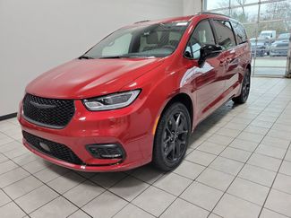 New 2026 Chrysler Pacifica Select w/ S Appearance Package AWD/4WD video 2