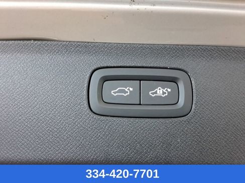 Certified 2025 Volvo XC90 B5 Plus image 22