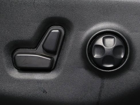 Used 2024 Chrysler Pacifica Touring-L image 27