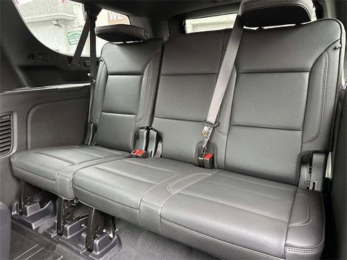 Used 2025 Chevrolet Suburban High Country image 15
