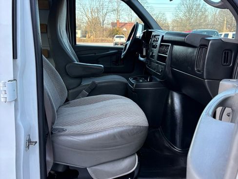 Used 2015 GMC Savana 2500 image 10