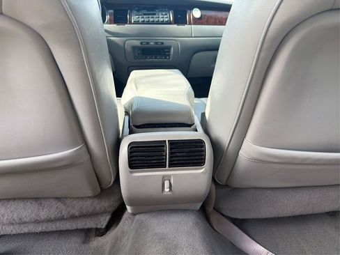 Used 2001 Lincoln Town Car Executive image 21