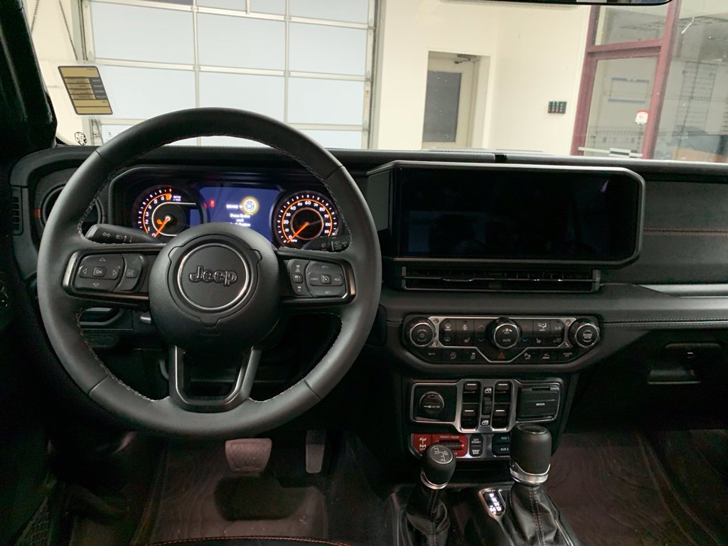 Used 2025 Jeep Gladiator Rubicon AWD/4WD image 10