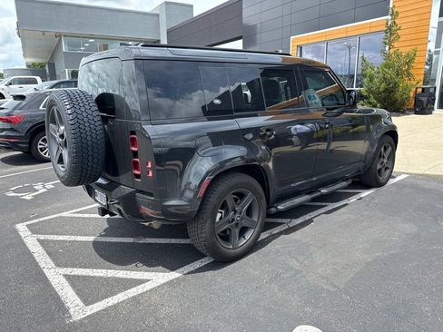 Used 2024 Land Rover Defender 110 X-Dynamic SE AWD/4WD image 3