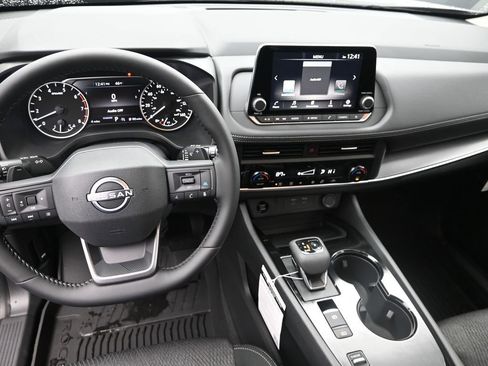 Certified 2026 Nissan Rogue SV FWD image 24