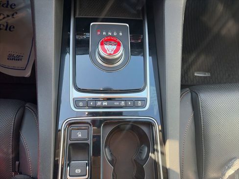 Used 2018 Jaguar F-PACE Prestige image 21