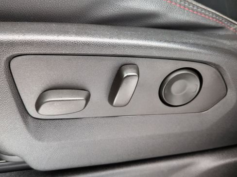 Used 2022 Chevrolet Suburban RST image 18