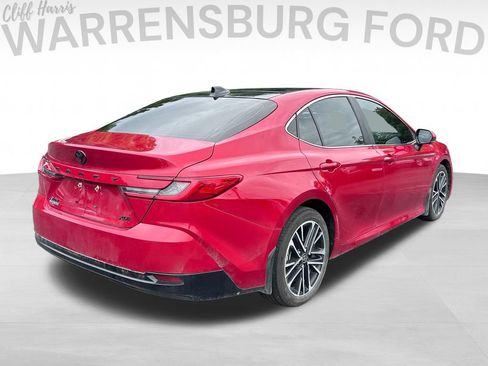 Used 2025 Toyota Camry XLE FWD image 8