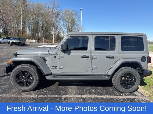 Used 2022 Jeep Wrangler Unlimited Sahara AWD/4WD image 3