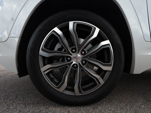Used 2020 GMC Terrain Denali w/ Denali Premium Package AWD/4WD image 9