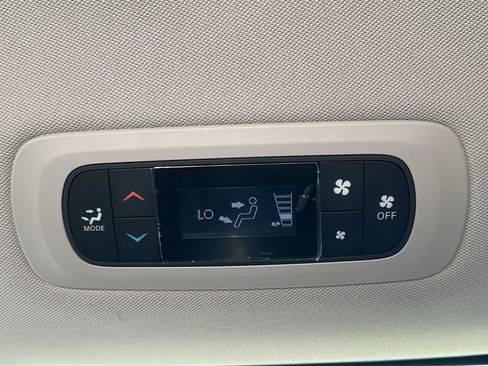 Used 2017 Chrysler Pacifica LX image 31