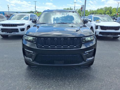 Used 2024 Jeep Grand Cherokee Limited w/ Black Appearance Package image 2