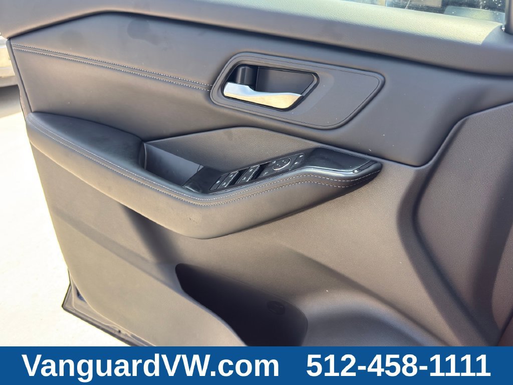 Used 2026 Nissan Rogue SL FWD image 23