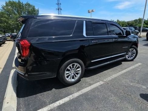 Used 2021 GMC Yukon XL SLT w/ SLT Luxury Plus Package AWD/4WD image 3