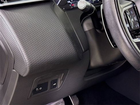 Used 2022 Land Rover Range Rover Velar R-Dynamic S image 10