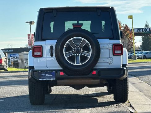 Used 2022 Jeep Wrangler Unlimited Sahara image 8