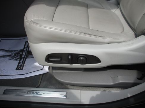 Used 2017 GMC Acadia SLT FWD image 12