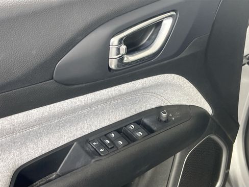 Used 2022 Jeep Compass Latitude AWD/4WD image 17