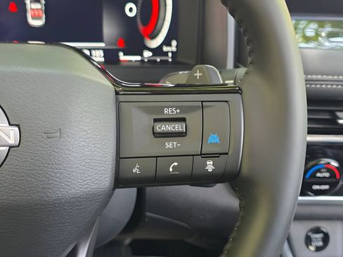 Used 2025 Nissan Rogue Platinum FWD image 23