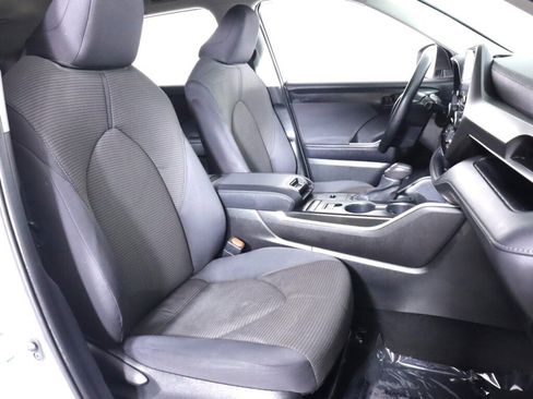 Used 2021 Toyota Highlander LE image 41
