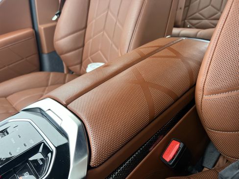 Used 2024 BMW 760i xDrive w/ Executive Package AWD/4WD image 28