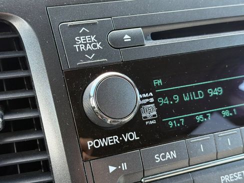 Used 2014 Toyota Sienna LE FWD image 32