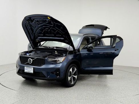 New 2026 Volvo XC40 B4 Plus w/ Climate Package image 9