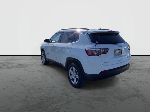 Used 2023 Jeep Compass Latitude AWD/4WD image 6