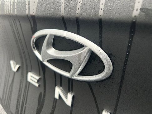 Certified 2025 Hyundai Venue SEL image 32