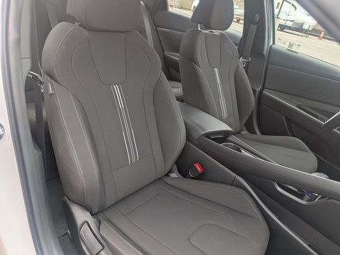 Used 2025 Hyundai Elantra SEL image 11