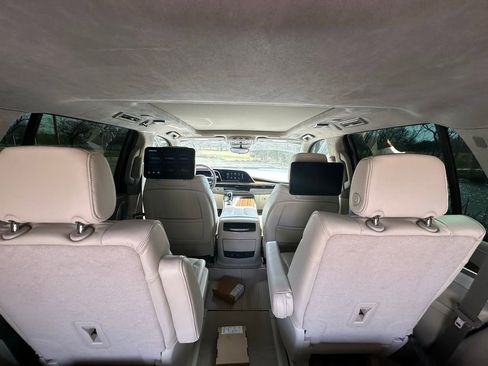 Used 2023 Cadillac Escalade Premium Luxury Platinum image 29