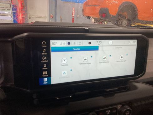 Used 2016 Nissan Juke SV image 13