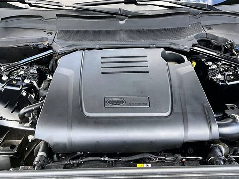Certified 2025 Land Rover Discovery Dynamic SE AWD/4WD image 9