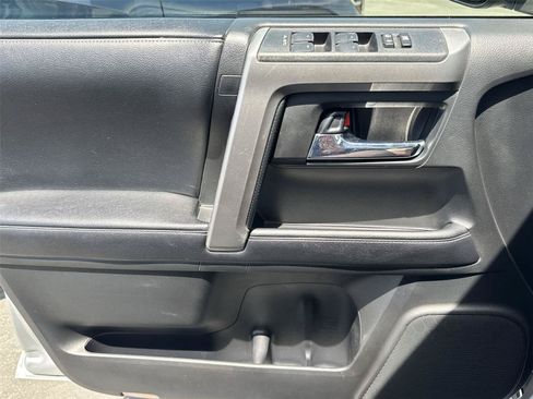 Used 2016 Toyota 4Runner SR5 Premium AWD/4WD image 21