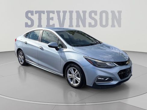 Used 2017 Chevrolet Cruze LT w/ Sun And Sound Package FWD image 7
