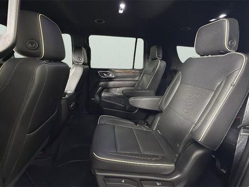Used 2021 Chevrolet Suburban Premier image 25