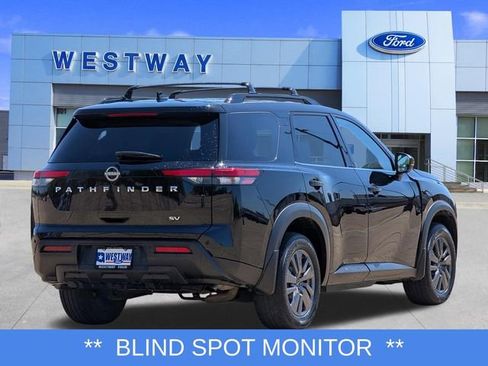 Used 2023 Nissan Pathfinder SV image 3