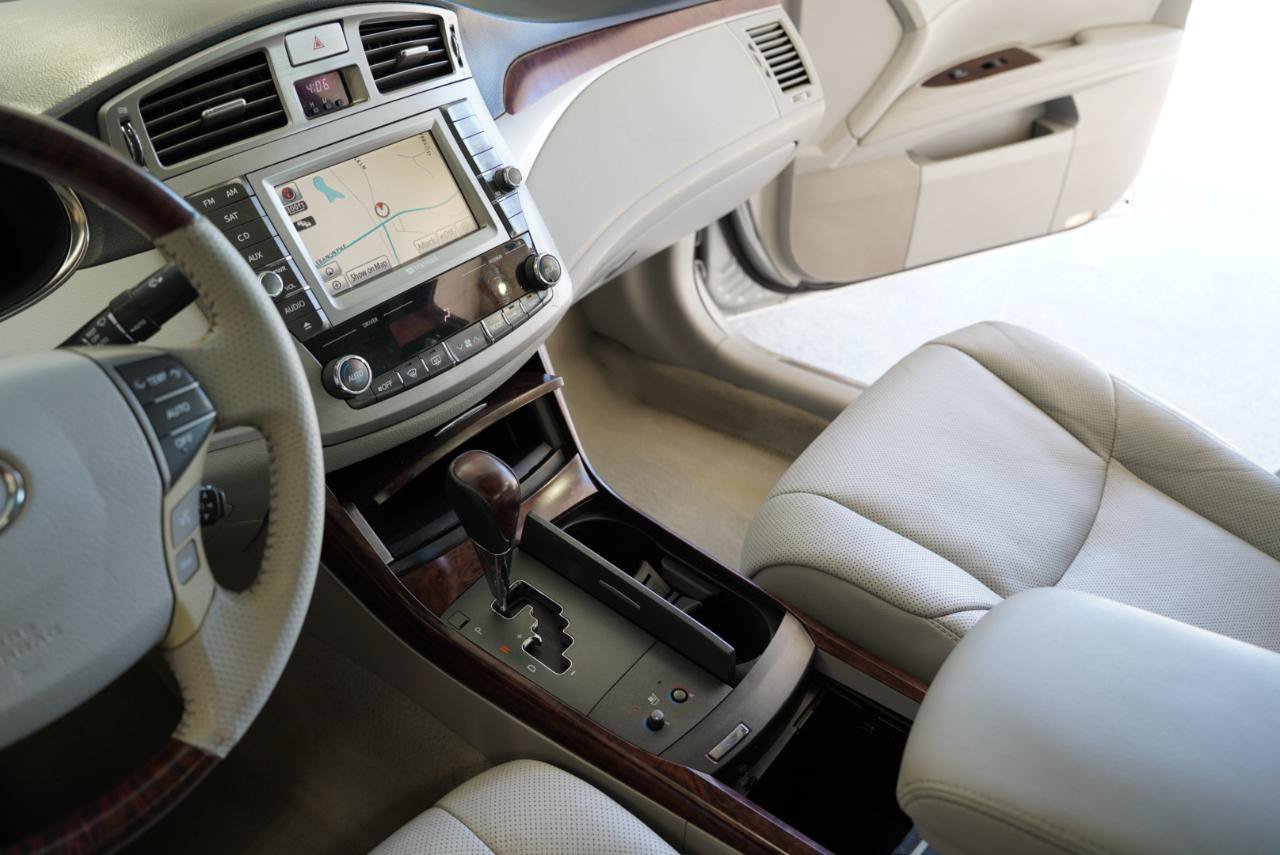 Used 2012 Toyota Avalon Limited FWD image 18