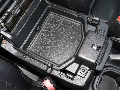 Used 2021 Jeep Wrangler Unlimited Sahara image 29