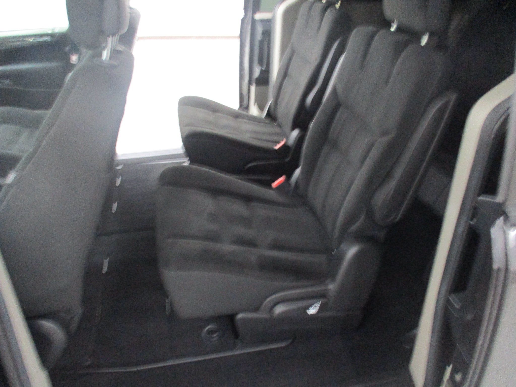 Used 2019 Dodge Grand Caravan SE w/ UConnect Hands-Free Group FWD image 9