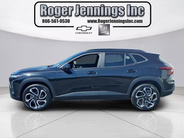 Used 2024 Chevrolet Trax RS w/ Sunroof Package FWD image 2