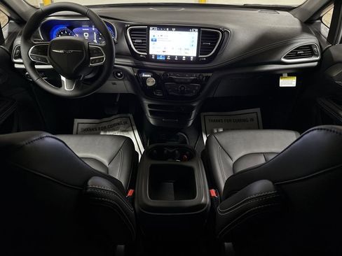 New 2026 Chrysler Pacifica Select image 10