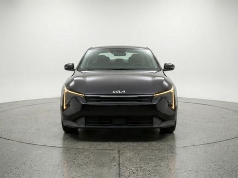 Used 2025 Kia K4 LXS image 2