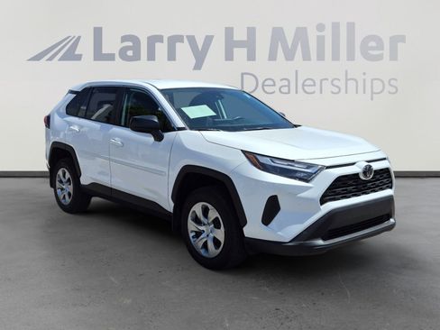 Used 2023 Toyota RAV4 LE AWD/4WD image 7