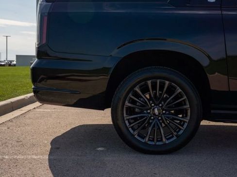 Used 2025 Cadillac Escalade ESV Sport Platinum AWD/4WD image 10