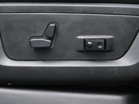 Used 2023 RAM 2500 Laramie w/ Night Edition AWD/4WD image 10