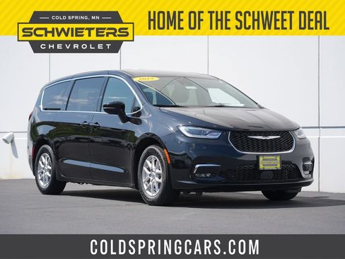 Used 2025 Chrysler Pacifica Select FWD image 1