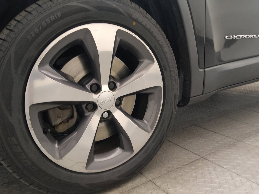 Used 2019 Jeep Cherokee Limited FWD image 31