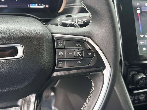 Used 2023 Jeep Grand Cherokee L Laredo image 22